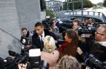 Amsterdam 10 oktober 2013
Rechtzaak Badr Hari bij de rechtbank op de paranassusweg waar veel pers op afgekomen is. Badr arriveert met zijn advocaat Benedicte Ficq