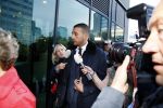 Amsterdam 10 oktober 2013
Rechtzaak Badr Hari bij de rechtbank op de paranassusweg waar veel pers op afgekomen is. Badr arriveert met zijn advocaat Benedicte Ficq