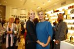 Oosterbeek 14 september 2013
Ronald Koeman op de Skin Cosmetics winkel van zijn vrouw Bartina en ochter Debbie.