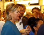 Oosterbeek 14 september 2013
Ronald Koeman op de Skin Cosmetics winkel van zijn vrouw Bartina en ochter Debbie.