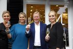 Oosterbeek 14 september 2013
Ronald Koeman op de Skin Cosmetics winkel van zijn vrouw Bartina en ochter Debbie.