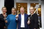 Oosterbeek 14 september 2013
Ronald Koeman op de Skin Cosmetics winkel van zijn vrouw Bartina en ochter Debbie.