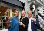Oosterbeek 14 september 2013
Ronald Koeman op de Skin Cosmetics winkel van zijn vrouw Bartina en ochter Debbie.