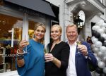 Oosterbeek 14 september 2013
Ronald Koeman op de Skin Cosmetics winkel van zijn vrouw Bartina en ochter Debbie.