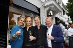 Oosterbeek 14 september 2013
Ronald Koeman op de Skin Cosmetics winkel van zijn vrouw Bartina en ochter Debbie.