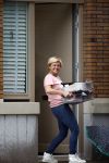 Amsterdam 11 oktober 2013
Caroline Tensen aan hetverhuizen van haar huur appartement naar haar nieuwe appartement aan de amstel . Vriend Ernst jan Smids kwam bloemen brengen en dochter Lotte Wisse hielp ook mee.