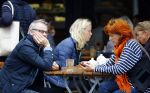 Amsterdam 4 oktober 2013
Chazia Mourali met man op terras.