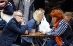 Amsterdam 4 oktober 2013
Chazia Mourali met man op terras.