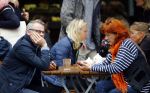 Amsterdam 4 oktober 2013
Chazia Mourali met man op terras.