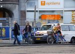 Amsterdam 10 oktober 2013
Chris Zegers met zijn vriendin Marije Braber en hun zoontje Eden op de fiets.