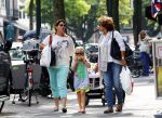 Amsterdam 21 augustus 2013
Christine Kroonenberg met dochter en kleindochter