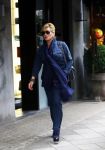 Amsterdam 24 september 2013
Connie Breukhoven op weg naar juwelier Bodes en Bode