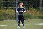 Hamburg 12 september 2013
Damian v d Vaart bij de voetbaltraining. De aupair met vriend en Sabia Boulahrouz staan te kijken.