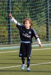 Hamburg 12 september 2013
Damian v d Vaart bij de voetbaltraining. De aupair met vriend en Sabia Boulahrouz staan te kijken.