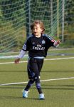 Hamburg 12 september 2013
Damian v d Vaart bij de voetbaltraining. De aupair met vriend en Sabia Boulahrouz staan te kijken.