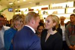 Oosterbeek 14 september 2013
Ronald Koeman op de Skin Cosmetics winkel van zijn vrouw Bartina en ochter Debbie.