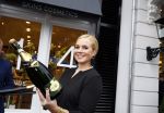 Oosterbeek 14 september 2013
Ronald Koeman op de Skin Cosmetics winkel van zijn vrouw Bartina en ochter Debbie.