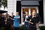 Oosterbeek 14 september 2013
Ronald Koeman op de Skin Cosmetics winkel van zijn vrouw Bartina en ochter Debbie.
