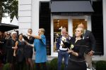 Oosterbeek 14 september 2013
Ronald Koeman op de Skin Cosmetics winkel van zijn vrouw Bartina en ochter Debbie.