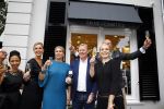 Oosterbeek 14 september 2013
Ronald Koeman op de Skin Cosmetics winkel van zijn vrouw Bartina en ochter Debbie.
