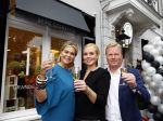 Oosterbeek 14 september 2013
Ronald Koeman op de Skin Cosmetics winkel van zijn vrouw Bartina en ochter Debbie.