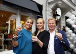 Oosterbeek 14 september 2013
Ronald Koeman op de Skin Cosmetics winkel van zijn vrouw Bartina en ochter Debbie.
