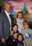 Zaandam 5 oktober 2013
Premiere Oz in de schouwburg van Zaandam.
Elle v Rijn met nieuwe vriend en kinderen
