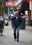 Amsterdam 4 oktober 2013
Frank Wisse bellend op de cornelis schuytstraat