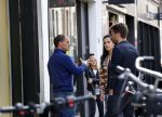 Amsterdam 5 oktober 2013
Frank de Boer met zijn dochters komen Nick Schilder en zijn vriendin  Kirsten tegen op de pc hooftstraat.
