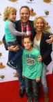 Ede, 5 Oktober 2013
Premiere film De Club van Sinterklaas en de Pietenschool
Frans Bauer met Mariska Bauer en twee kinderen
Foto Peter Smulders BV