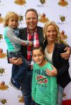 Ede, 5 Oktober 2013
Premiere film De Club van Sinterklaas en de Pietenschool
Frans Bauer met Mariska Bauer en twee kinderen
Foto Peter Smulders BV