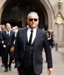 Laren 2 oktober 2013
Kerkdienst naar aanleiding van het overlijden van John de mol sr in de sint Jansbasiliek. Het was enorm druk met vrienden en familie.