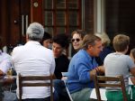 Amsterdam 21 augustus 2013
Hans Teeuwen met vrienden op terras