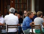 Amsterdam 21 augustus 2013
Hans Teeuwen met vrienden op terras