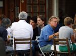 Amsterdam 21 augustus 2013
Hans Teeuwen met vrienden op terras