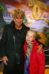 Zaandam 5 oktober 2013
Premiere Oz in de schouwburg van Zaandam.
Jenny Arean met kleindochter