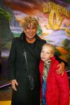 Zaandam 5 oktober 2013
Premiere Oz in de schouwburg van Zaandam.
Jenny Arean met kleindochter