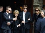 Laren 2 oktober 2013
Kerkdienst naar aanleiding van het overlijden van John de mol sr in de sint Jansbasiliek. Het was enorm druk met vrienden en familie.