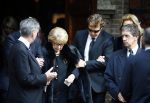 Laren 2 oktober 2013
Kerkdienst naar aanleiding van het overlijden van John de mol sr in de sint Jansbasiliek. Het was enorm druk met vrienden en familie.
