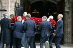 Laren 2 oktober 2013
Kerkdienst naar aanleiding van het overlijden van John de mol sr in de sint Jansbasiliek. Het was enorm druk met vrienden en familie.