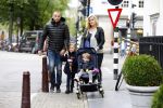Amsterdam 9 oktober 2013
Johnny Heitinga met zijn vrouw Charlotte Sophie en kinderen Jezebel en Lennos voor het sterrenfonds bij pathe de munt.