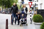 Amsterdam 9 oktober 2013
Johnny Heitinga met zijn vrouw Charlotte Sophie en kinderen Jezebel en Lennos voor het sterrenfonds bij pathe de munt.