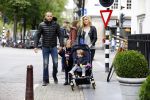 Amsterdam 9 oktober 2013
Johnny Heitinga met zijn vrouw Charlotte Sophie en kinderen Jezebel en Lennos voor het sterrenfonds bij pathe de munt.
