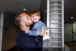 Amsterdam 9 oktober 2013
Johnny Heitinga met zijn vrouw Charlotte Sophie en kinderen Jezebel en Lennos voor het sterrenfonds bij pathe de munt.