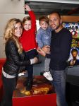 Amsterdam 9 oktober 2013
Johnny Heitinga met zijn vrouw Charlotte Sophie en kinderen Jezebel en Lennos voor het sterrenfonds bij pathe de munt.