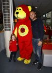 Amsterdam 9 oktober 2013
Johnny Heitinga met zijn vrouw Charlotte Sophie en kinderen Jezebel en Lennos voor het sterrenfonds bij pathe de munt.