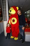 Amsterdam 9 oktober 2013
Johnny Heitinga met zijn vrouw Charlotte Sophie en kinderen Jezebel en Lennos voor het sterrenfonds bij pathe de munt.