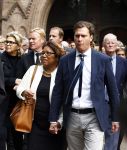 Laren 2 oktober 2013
Kerkdienst naar aanleiding van het overlijden van John de mol sr in de sint Jansbasiliek. Het was enorm druk met vrienden en familie.