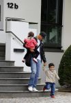 Hamburg 12 september 2013
Khalid Boulahrouz haalt zijn kinderen op bij Sabia en Rafal  v d Vaart en gaat met aupair naar de dierentuin in Hamburg.