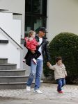 Hamburg 12 september 2013
Khalid Boulahrouz haalt zijn kinderen op bij Sabia en Rafal  v d Vaart en gaat met aupair naar de dierentuin in Hamburg.
